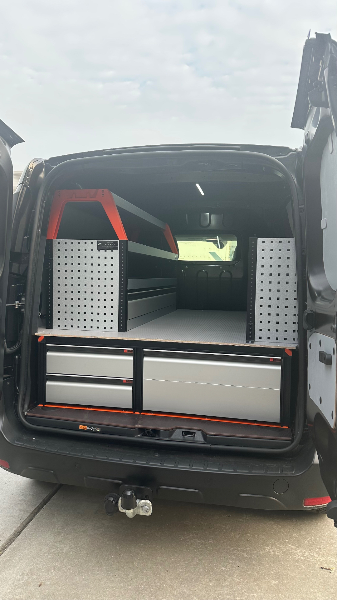 Servicebus hovenier | Renault Express | Zwartec | Zwartec ...