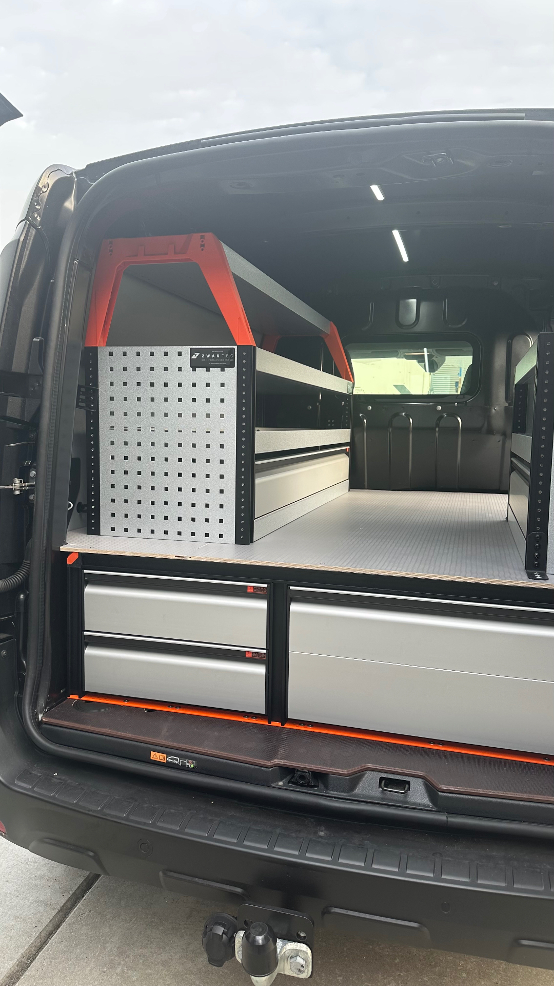 Servicebus hovenier | Renault Express | Zwartec | Zwartec ...